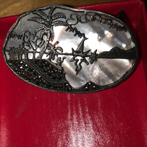 Vintage Mother of Pearl Brooch - Picture 7 of 10